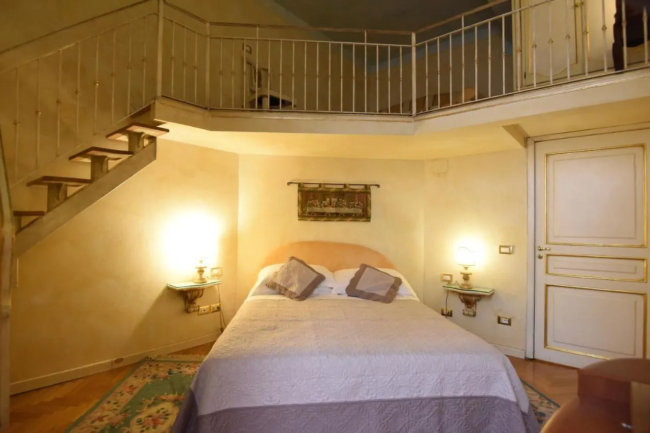 Italian Experience-Suite Medici Florence 0*,